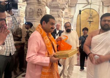 गौतम अडाणी ने अयोध्या के श्रीराम मंदिर में किए दर्शन, गुरुकुल में की AI बेस्ड लैब स्थापित करने की घोषणा