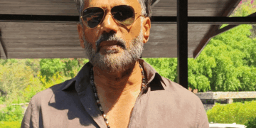 अभिनेता सुनील शेट्टी ने की उत्तराखंड पुलिस की तारीफ:चारधाम यात्रा की व्यवस्थाओं की सराहना की, दिव्य परमार्थ गंगा आरती में हुए शामिल