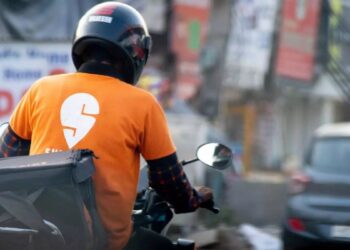 गिग वर्कर्स के लिए दिल्ली सरकार का तोहफा: अब काम के बीच मिलेगा आराम और सस्ता खाना, 717 परिवारों को मिलेंगे फ्लैट