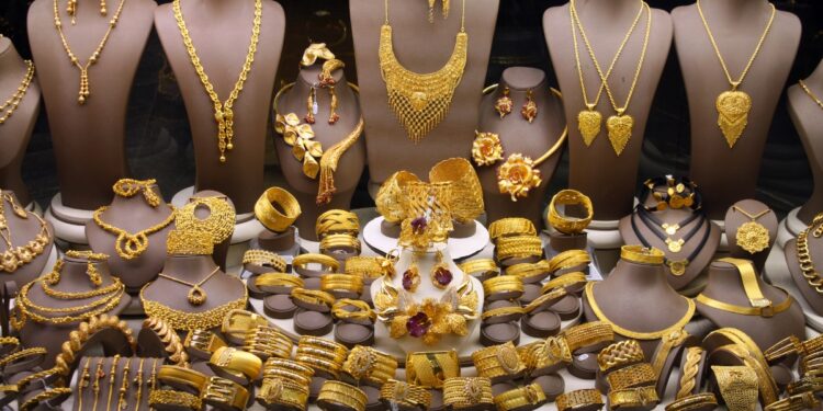 इस अक्षय तृतीया पर गोल्ड ने दिया 60% का बंपर मुनाफा, जानिए 1 साल में कहां से कहां तक पहुंचा सोने का भाव