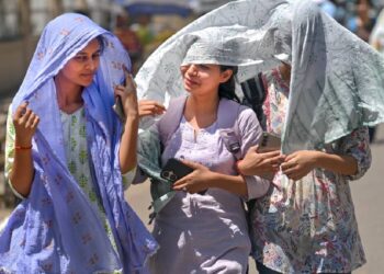 यूपी-बिहार से लेकर गुजरात तक उमस भरी गर्मी की दस्तक, 8 राज्यों में लू की चेतावनी, दिल्ली में 41°C तक पहुंच सकता है पारा