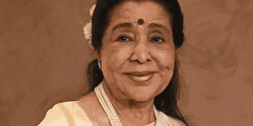 आशा भोसले ने निधन से एक दिन पहले नाटक देखा:लोगों को डांट लगाते हुए कला को जिंदा रखने की बात कही थी