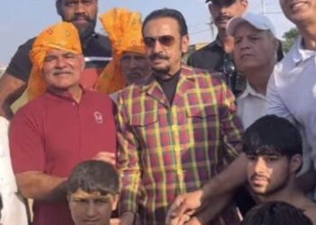 झज्जर के देहाती दंगल में पहुंचे बॉलीवुड एक्टर गुलशन ग्रोवर:बोले- बंद करो ये गाना, बैड मैन आया, हरियाणा आकर दिल ‘गार्डन-गार्डन’ हो जाता है