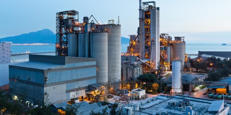 मिडिल ईस्ट संकट के बीच सरकार का बड़ा फैसला! पेट्रोकेमिकल प्रोडक्ट्स पर हटाई कस्टम ड्यूटी, कई सेक्टर्स को होगा बड़ा फायदा