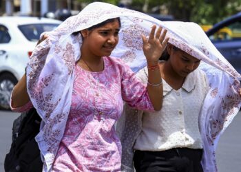 यूपी में आज से लू का अलर्ट, दिल्ली में 5 डिग्री तक बढ़ सकता है तापमान, बंगाल में भारी बारिश-ओलावृष्टि की चेतावनी जारी