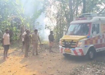 Thrissur firecracker factory blast, Kerala explosion news, India industrial accident केरल के त्रिशूर में पटाखा फैक्ट्री में भीषण विस्फोट, 13 लोगों की दर्दनाक मौत, देखें VIDEO