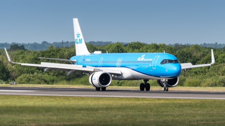 ₹49 लाख की बिजनेस क्लास टिकट, फिर भी फ्लाइट में चढ़ने नहीं दिया; जानिए क्यों बेंगलुरु एयरपोर्ट पर परिवार के 8 लोगों को नहीं मिली बोर्डिंग?