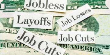 Layoffs: देश की 2 बड़ी आईटी कंपनियों ने Q4 में 10,433 कर्मचारियों को दिखाया बाहर का रास्ता, मार्केट में मची खलबली!