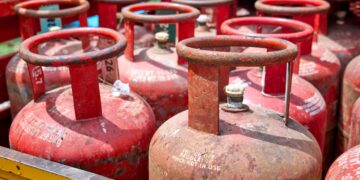 किचन पर संकट! LPG खपत में 13% की भारी गिरावट, पश्चिम एशिया में जारी तनाव का पड़ा सीधा असर