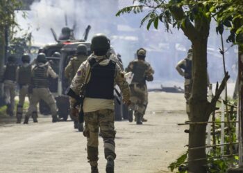 मणिपुर में प्रदर्शन में शामिल होने वाला पुलिसकर्मी हुआ गिरफ्तार, गुलेल से सुरक्षाबलों पर किया था हमला