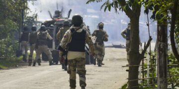 मणिपुर में प्रदर्शन में शामिल होने वाला पुलिसकर्मी हुआ गिरफ्तार, गुलेल से सुरक्षाबलों पर किया था हमला