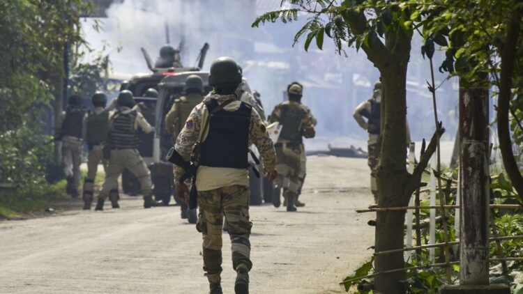 मणिपुर में प्रदर्शन में शामिल होने वाला पुलिसकर्मी हुआ गिरफ्तार, गुलेल से सुरक्षाबलों पर किया था हमला