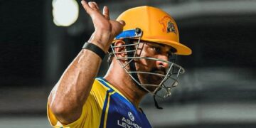 CSK vs MI: धोनी की वापसी का इंतजार और बढ़ा, Wankhede में फैन्स को फिर मिली निराशा