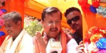 ‘आगे आगे देखिए होता है क्या’, AAP के सात सांसदों के पार्टी छोड़ने पर BJP के राष्ट्रीय अध्यक्ष का बड़ा बयान