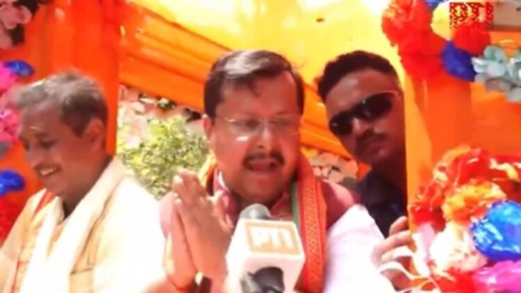 ‘आगे आगे देखिए होता है क्या’, AAP के सात सांसदों के पार्टी छोड़ने पर BJP के राष्ट्रीय अध्यक्ष का बड़ा बयान