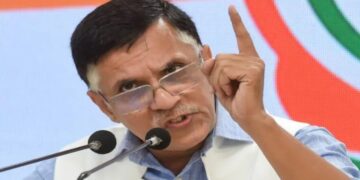 कांग्रेस नेता पवन खेड़ा की जमानत याचिका पर SC में हुई बहस, जानें सिंघवी की दलील पर SG मेहता ने क्या कहा