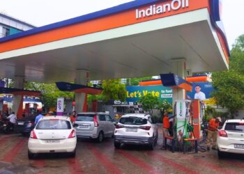 दिल्ली: पेट्रोल पंप पर बदले नियम! PUC के बिना गाड़ी में नहीं डलेगा पेट्रोल-डीजल, सरकार का सख्त फैसला