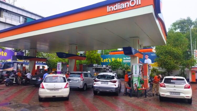 दिल्ली: पेट्रोल पंप पर बदले नियम! PUC के बिना गाड़ी में नहीं डलेगा पेट्रोल-डीजल, सरकार का सख्त फैसला