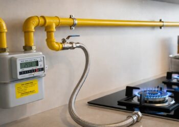 PNG Price Hike: पाइप से किचन तक सप्लाई होने वाली गैस भी हुई महंगी, अगली बार ज्यादा आएगा बिल