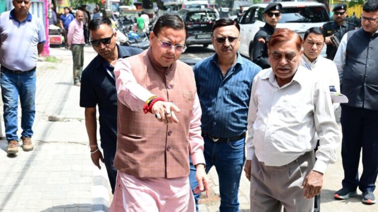 जनता की शिकायत पर सीएम धामी का एक्शन, खुद मैदान में उतरकर सुलझाई समस्या; दिखाया जीरो टॉलरेंस