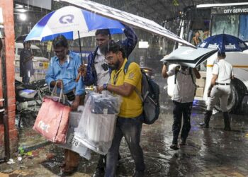 उत्तर प्रदेश से लेकर पश्चिम बंगाल तक तेज आंधी-तूफान का अलर्ट, 4 राज्यों में भारी बारिश की संभावना
