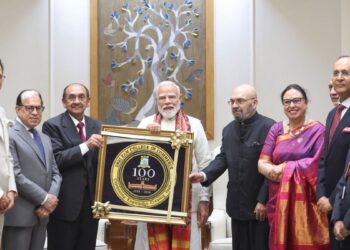 SRCC के 100 वर्ष पूरे होने पर कॉलेज डेलिगेशन ने की पीएम मोदी से मुलाकात, रजत शर्मा भी थे मौजूद