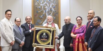 SRCC के 100 वर्ष पूरे होने पर कॉलेज डेलिगेशन ने की पीएम मोदी से मुलाकात, रजत शर्मा भी थे मौजूद