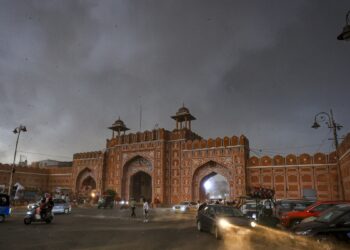 दिल्ली में फिर होने वाली है बारिश, IMD ने जारी किया अलर्ट, जम्मू-हिमाचल में लगातार हो रही बर्फबारी