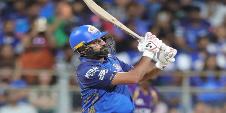 IPL में Rohit की अनोखी चालबाजी, पवेलियन लौटकर लिया Delhi का DRS, फिर भी हारी Mumbai