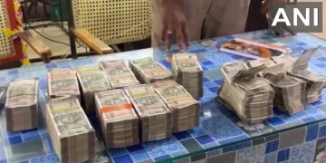 तमिलनाडु: श्रीवैकुंठम से कांग्रेस उम्मीदवार के आवास से 65 लाख रुपए बरामद, फ्लाइंग स्क्वाड टीम ने की थी छापेमारी