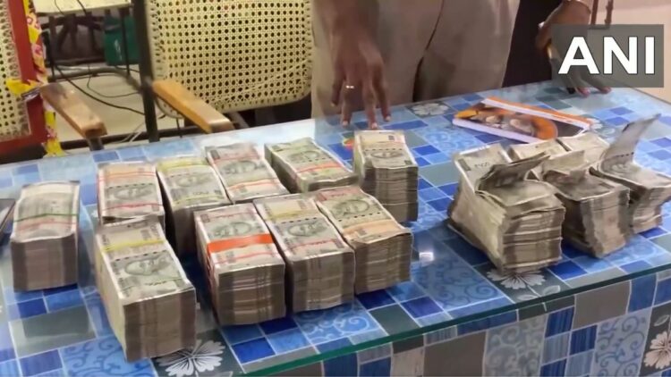 तमिलनाडु: श्रीवैकुंठम से कांग्रेस उम्मीदवार के आवास से 65 लाख रुपए बरामद, फ्लाइंग स्क्वाड टीम ने की थी छापेमारी
