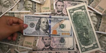 94.88 रुपये प्रति डॉलर के अब तक के निचले स्तर पर बंद हुई भारतीय मुद्रा, एक्सपर्ट ने बताई वजह