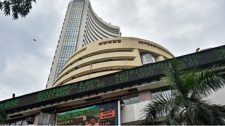 Stock Market Today: गिरावट के साथ खुला शेयर बाजार, इन स्टॉक्स ने लाल निशान में शुरू किया कारोबार