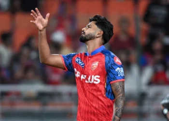 Punjab Kings के कप्तान Shreyas Iyer को लगा तगड़ा झटका, IPL ने Slow Over Rate पर ठोका 12 लाख का Fine