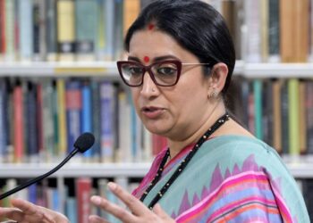 Kerala में Smriti Irani का Rahul Gandhi पर तंज, देश उन्हें गंभीरता से नहीं लेता