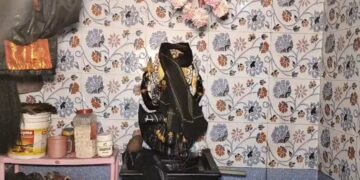 नहीं देखेंगे तो पाप नहीं लगेगा! चोरों ने शनिदेव की आंखों पर बांध दिया काला कपड़ा, फिर चुराए सोने-चांदी के गहने