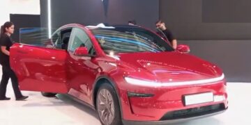 Tesla ने भारत में लॉन्च की 6-सीटर इलेक्ट्रिक कार Model Y L, कीमत ₹61.99 लाख से शुरू, रेंज 681 Km