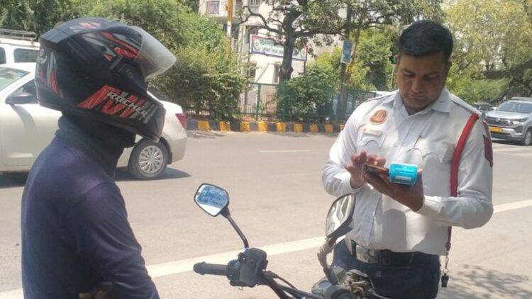दिल्ली में सिर्फ 3 घंटे में 12,000 से ज्यादा चालान, रॉन्ग-साइड ड्राइविंग के आंकड़ों ने किया परेशान