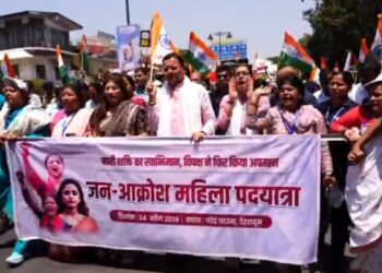 CM धामी ने महिला आरक्षण को लेकर विपक्ष पर साधा निशाना, देहरादून में निकाली पदयात्रा