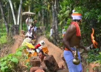 धार्मिक जुलूस के दौरान अचानक टूटा पुल, 8 लोग घायल; हादसे का VIDEO आया सामने