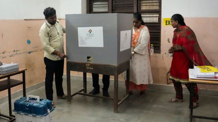 Assembly Election Live: तमिलनाडु विधानसभा की 234 सीटों पर शुरू हुआ मतदान, जानें लेटेस्ट अपडेट