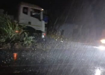 अप्रैल का पहला सप्ताह भी रहेगा कूल-कूल, 17 राज्यों में गरज-चमक के साथ बारिश-ओलावृष्टि का अलर्ट, 60 किमी की रफ्तार से चलेंगी हवाएं