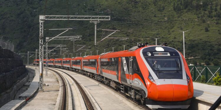 Vande Bharat Sleeper: 1 साल में ट्रायल के लिए तैयार होगा प्रोटोटाइप, RVNL को करनी है 120 ट्रेनों की डिलीवरी