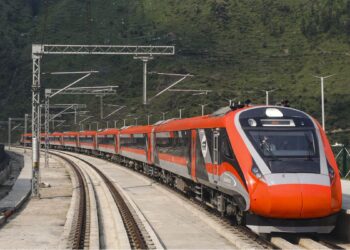 अब जम्मू तवी से चलाई जाएगी श्रीनगर वंदे भारत एक्सप्रेस, गुरुवार को होगा विस्तारित हिस्से का उद्घाटन