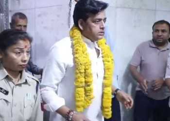 महाकाल की शरण में सांसद-एक्टर रवि किशन:भस्म आरती के बाद किए दिव्य दर्शन, गोरखपुर की खुशहाली की मांगी कामना