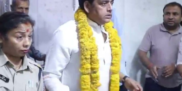 महाकाल की शरण में सांसद-एक्टर रवि किशन:भस्म आरती के बाद किए दिव्य दर्शन, गोरखपुर की खुशहाली की मांगी कामना