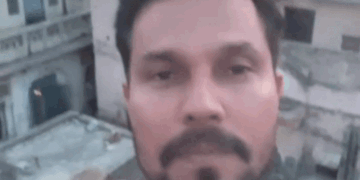 Randeep Hoodas Desi Style | Gaon Ki Hawa, Gaon Ke Maje Viral Video