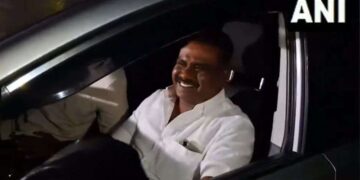 Assembly Election LIVE: तमिलनाडु में सरकार बनाने की कवायद तेज, पुडुचेरी के रिसॉर्ट में ले जाए गए AIADMK के नवनिर्वाचित विधायक