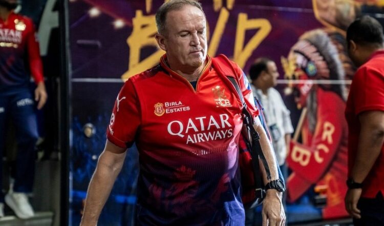 RCB कोच Andy Flower पर जुर्माना, Thrilling जीत के बाद MI प्लेऑफ की दौड़ से बाहर