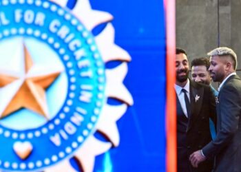 IPL में 'Girlfriend Culture' पर BCCI का सख्त एक्शन? अब सिर्फ पत्नियां ही जा सकेंगी साथ!